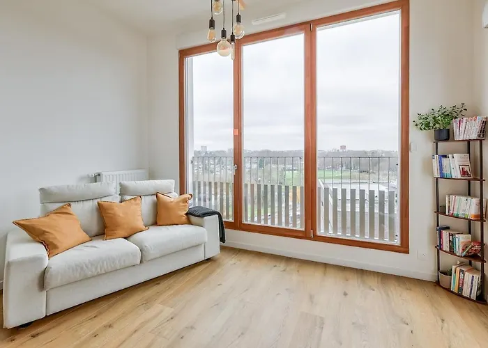 1br Flat With Lovely Terrace And Parking トルシー