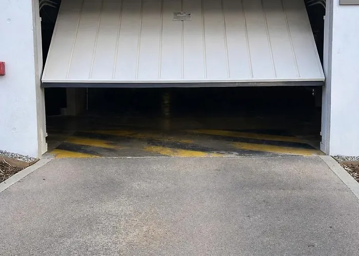 1br Flat With Lovely Terrace And Parking * トルシー